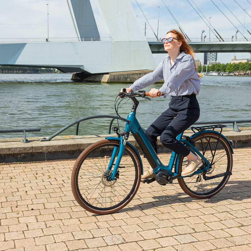 Vélo de ville électrique O2feel iSwan 6 – Image 3